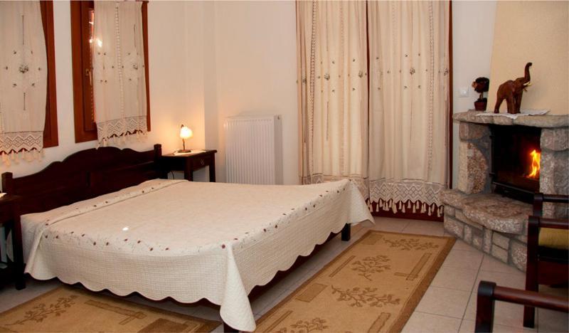 To Balkoni Tis Limnis Plastira Neochori  Habitación foto